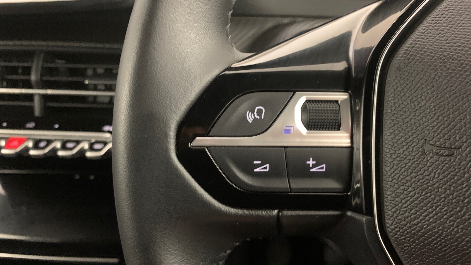 Used Peugeot 2008 2024 for sale - 76359107: Photo 19