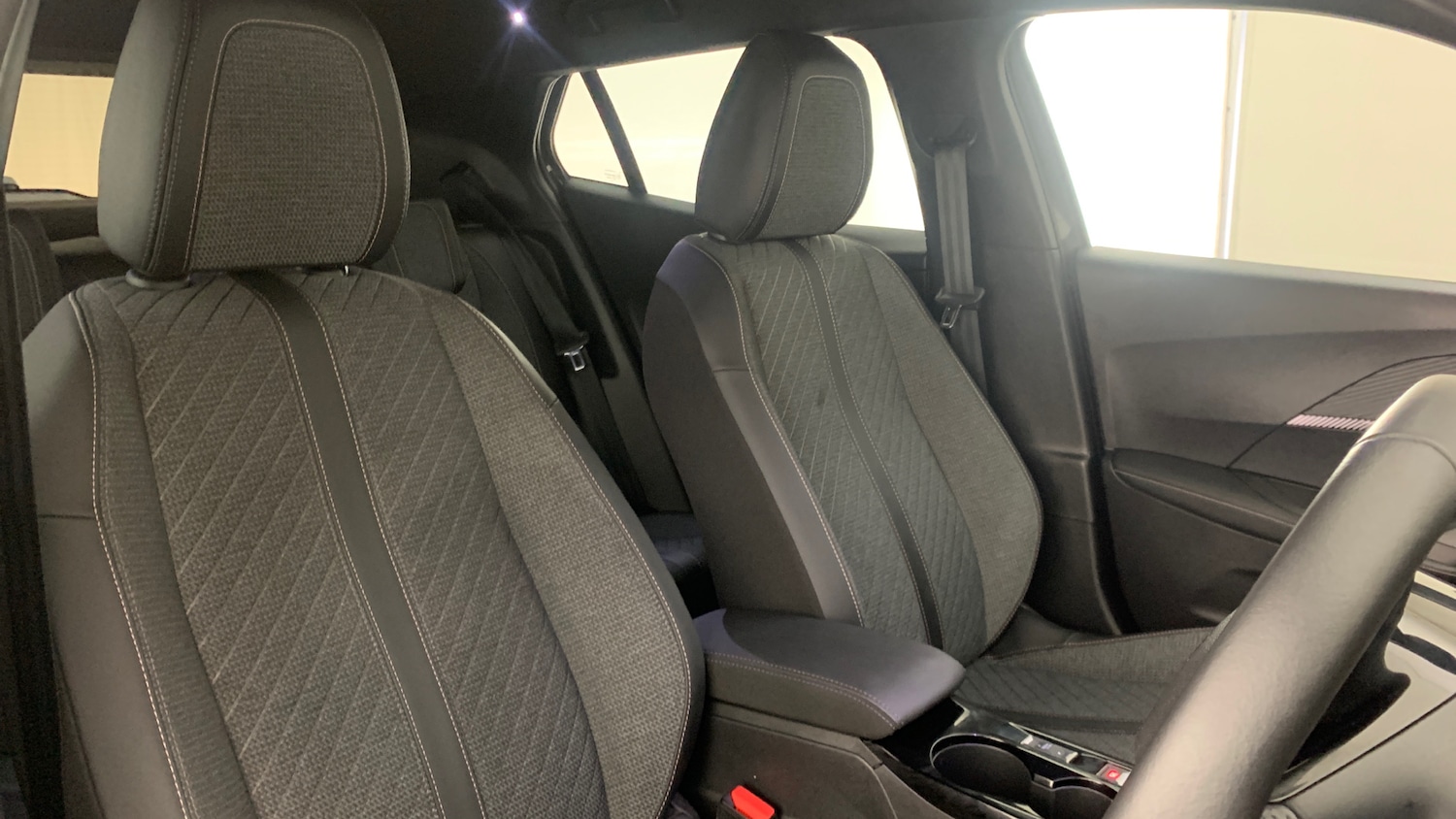 Used Peugeot 2008 2024 for sale - 76359107: Photo 42