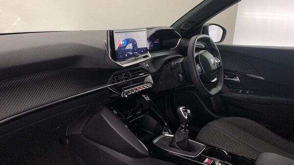 Used Peugeot 2008 2024 for sale - 76110247: Photo 2