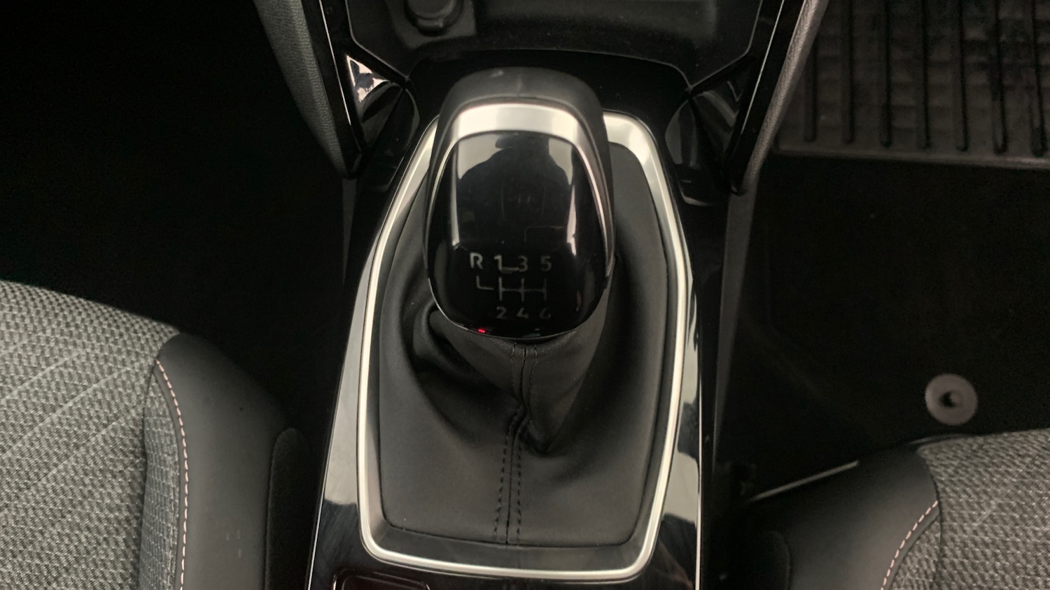 Used Peugeot 2008 2024 for sale - 77042350: Photo 32