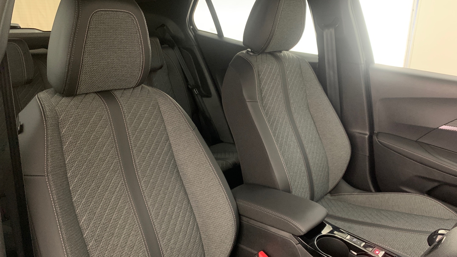 Used Peugeot 2008 2024 for sale - 77042350: Photo 44