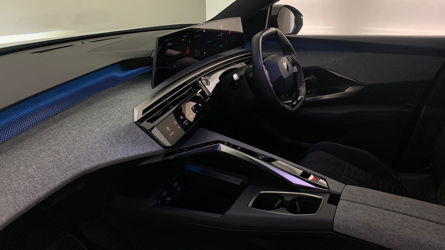 Used Peugeot 3008 2024 for sale - 76966131: Photo 2