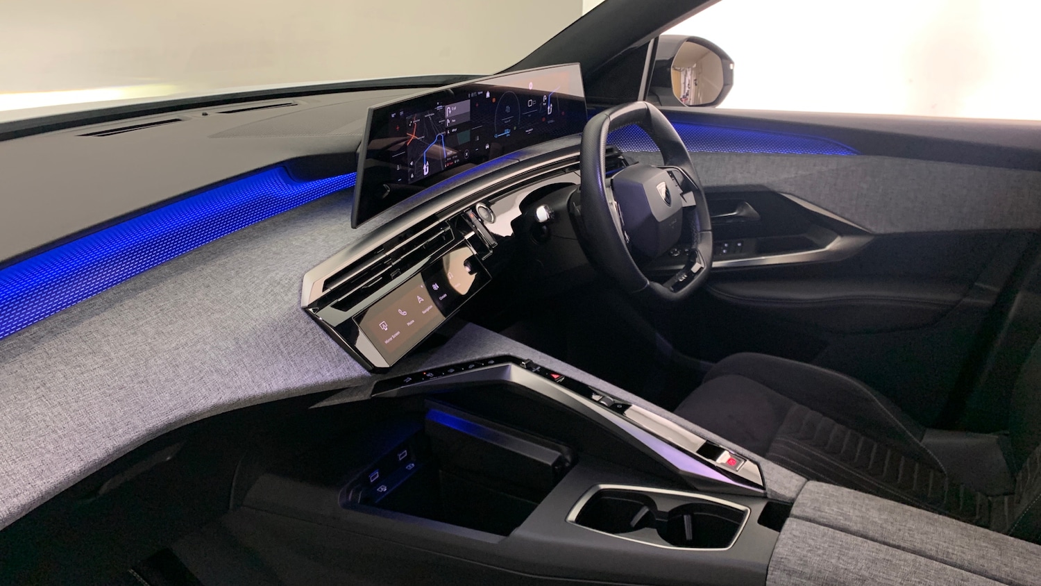 Used Peugeot 3008 2024 for sale - 76887887: Photo 2