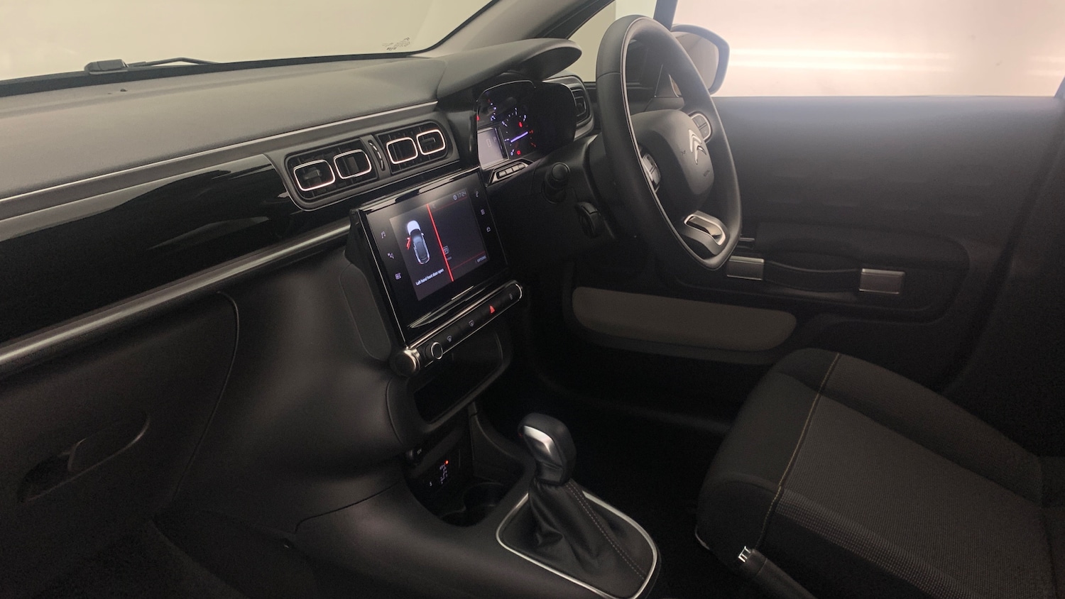 Used Citroen C3 2024 for sale - 76486432: Photo 2