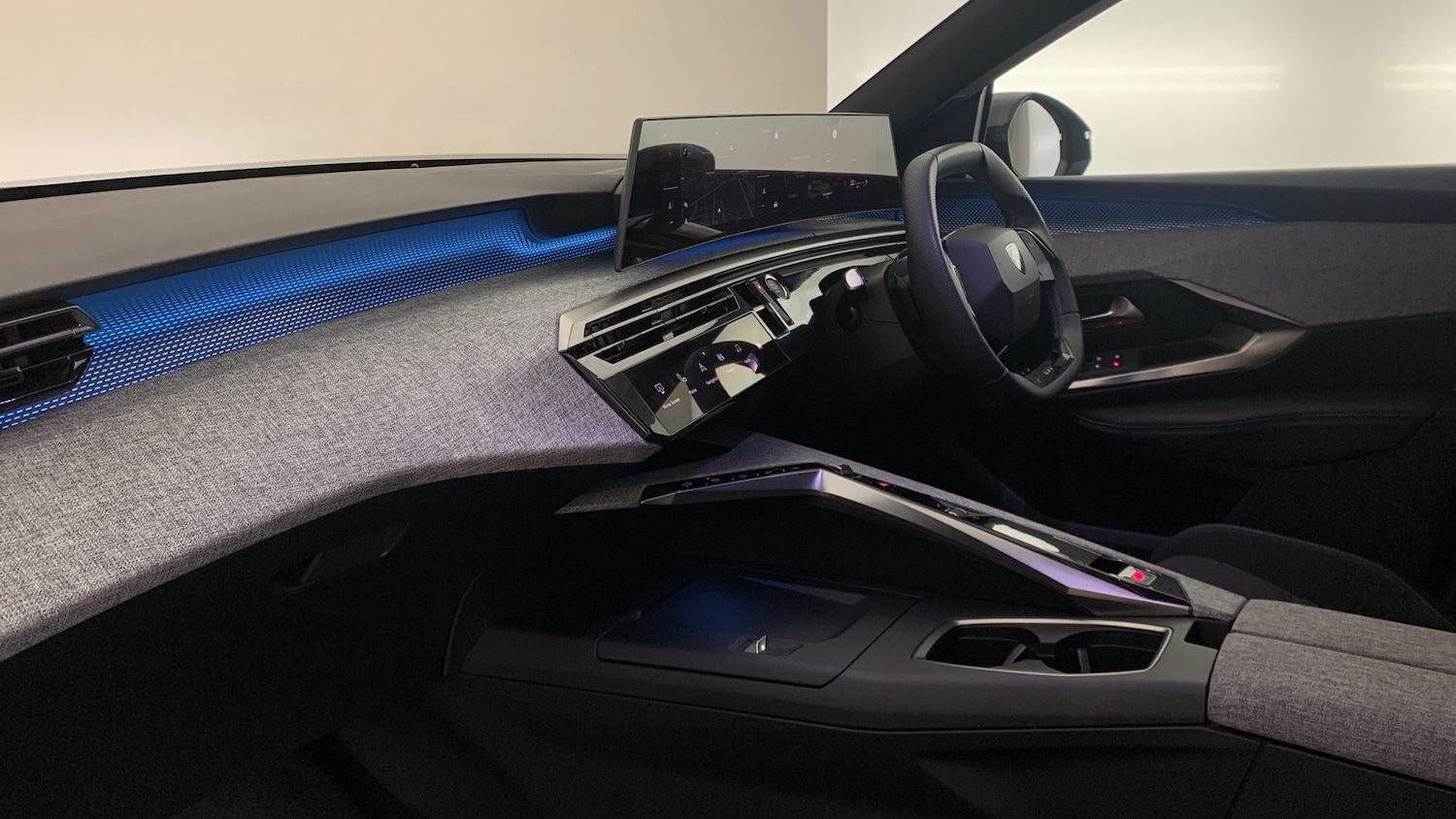 Used Peugeot 3008 2024 for sale - 76372179: Photo 2