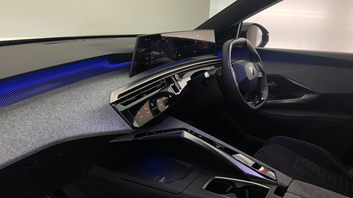 Used Peugeot 3008 2024 for sale - 76621405: Photo 2