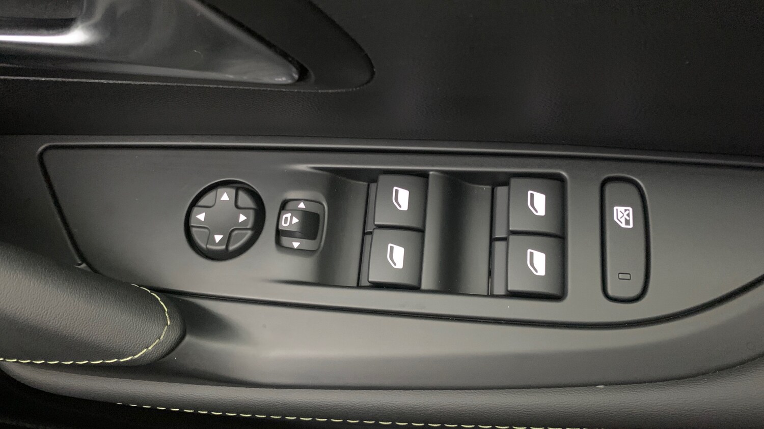 Used Peugeot 208 2024 for sale - 76086012: Photo 37