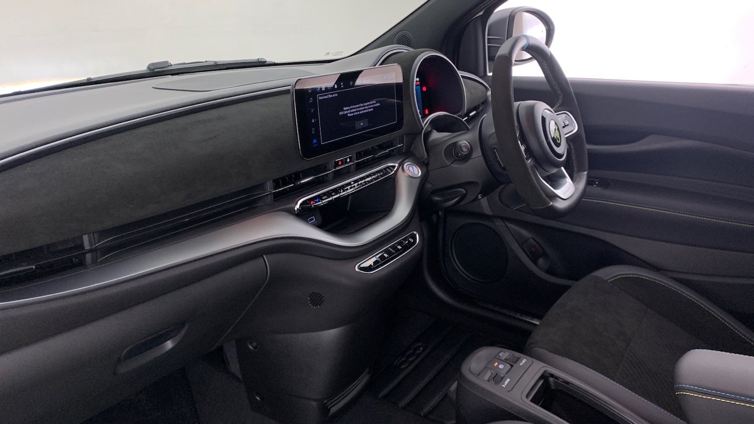 Used Abarth 500 2024 for sale - 76825733: Photo 2