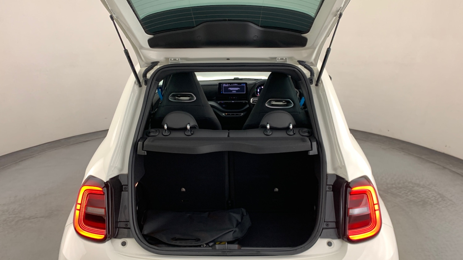 Used Abarth 500 2024 for sale - 76825733: Photo 5