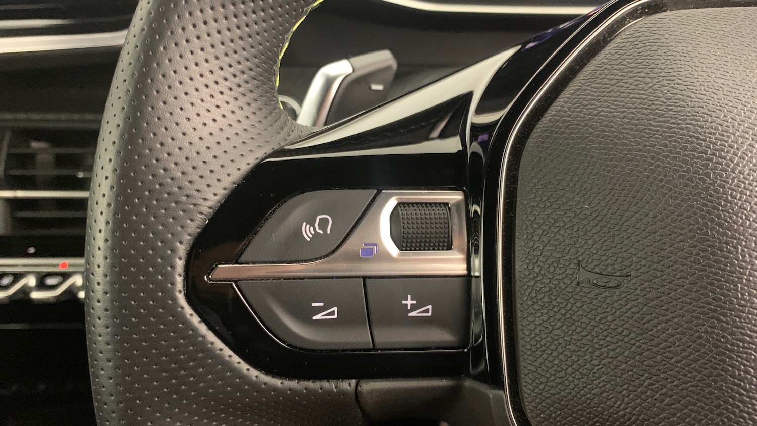 Used Peugeot 2008 2023 for sale - 76389579: Photo 19