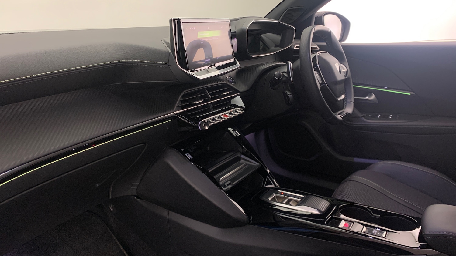 Used Peugeot 2008 2023 for sale - 76389579: Photo 2