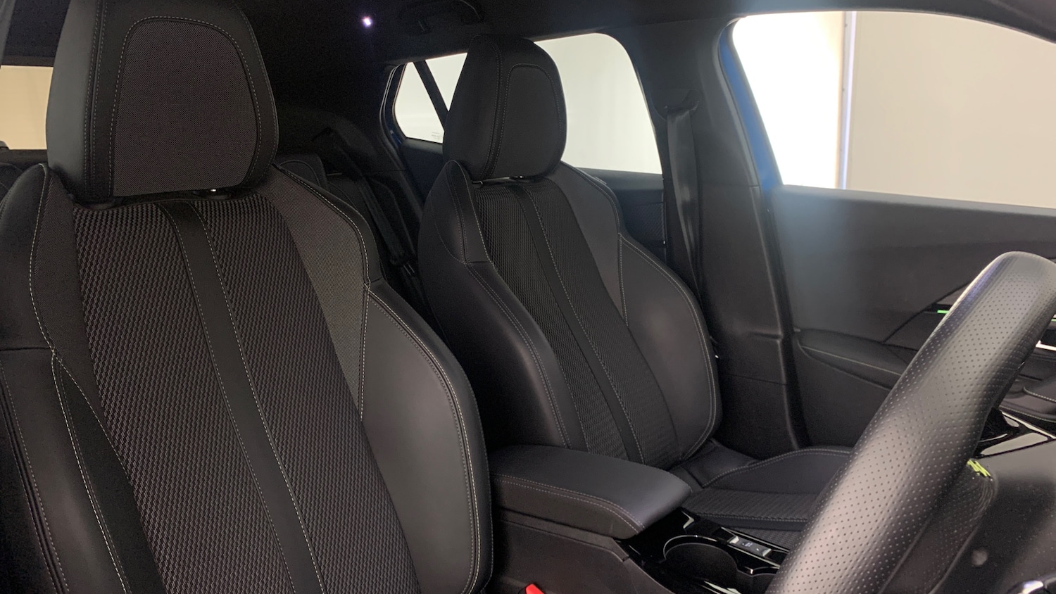 Used Peugeot 2008 2023 for sale - 76389579: Photo 44