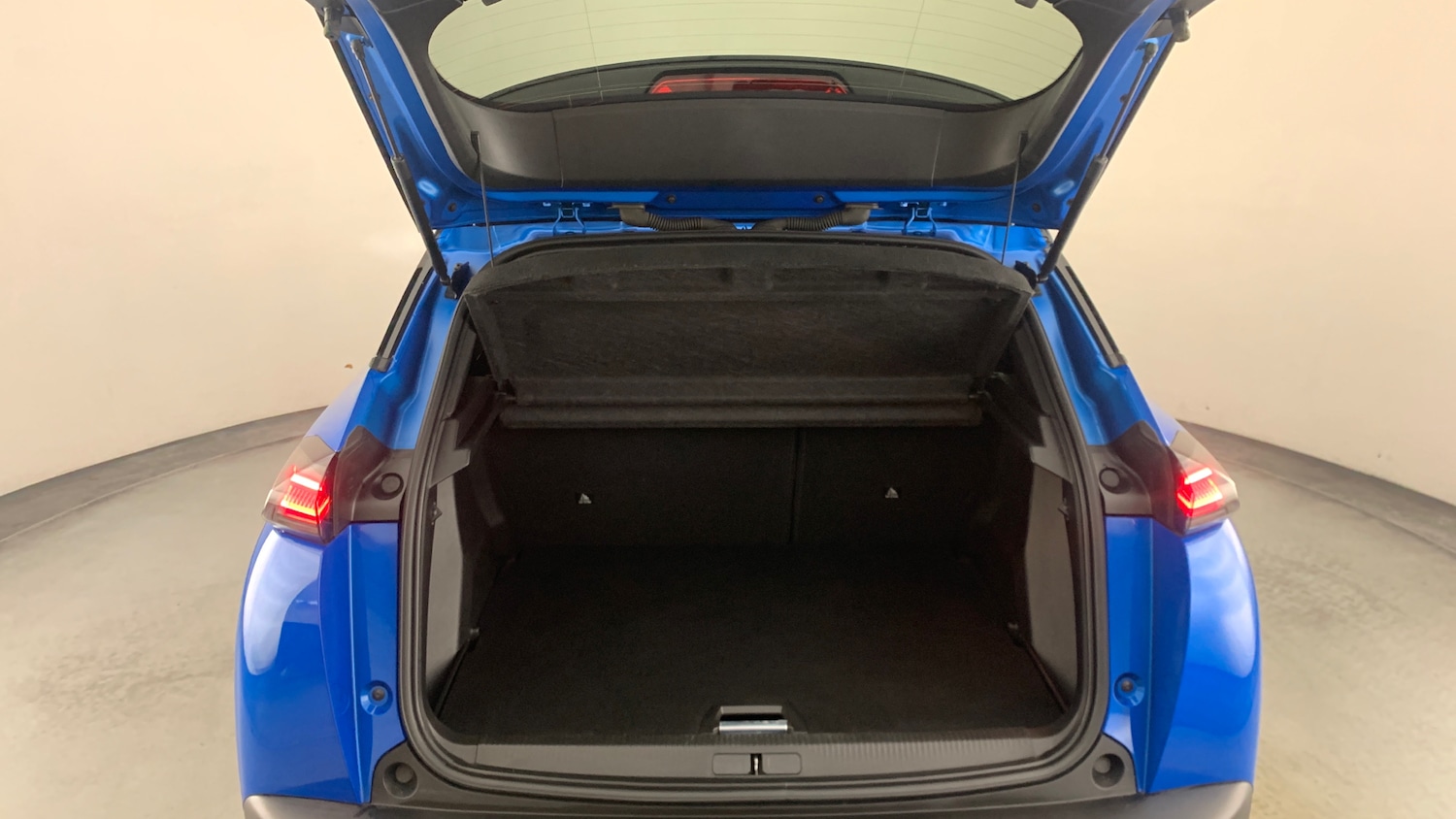 Used Peugeot 2008 2023 for sale - 76389579: Photo 5