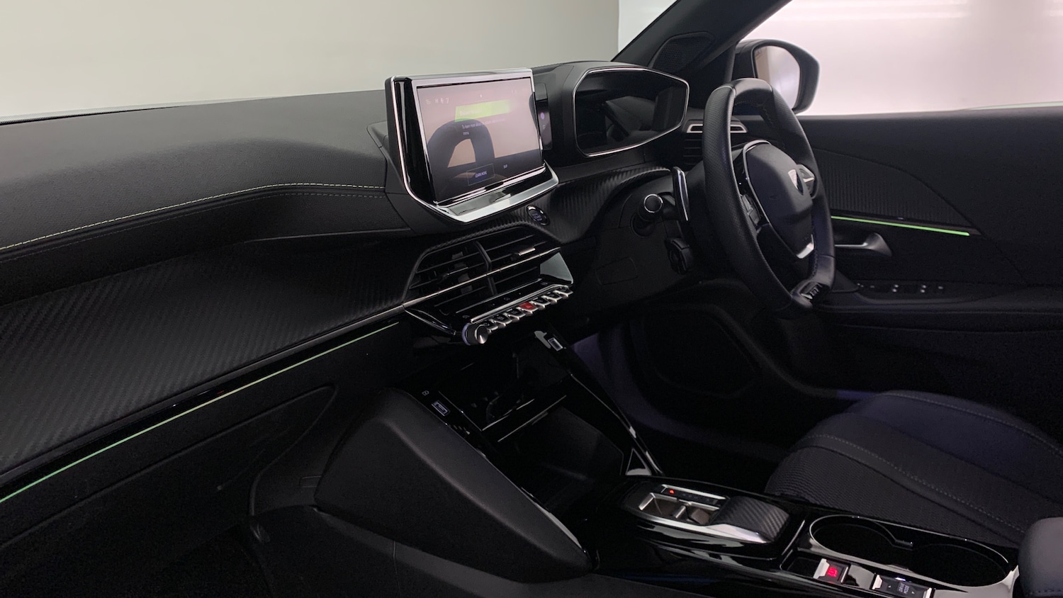 Used Peugeot 2008 2023 for sale - 76389553: Photo 2