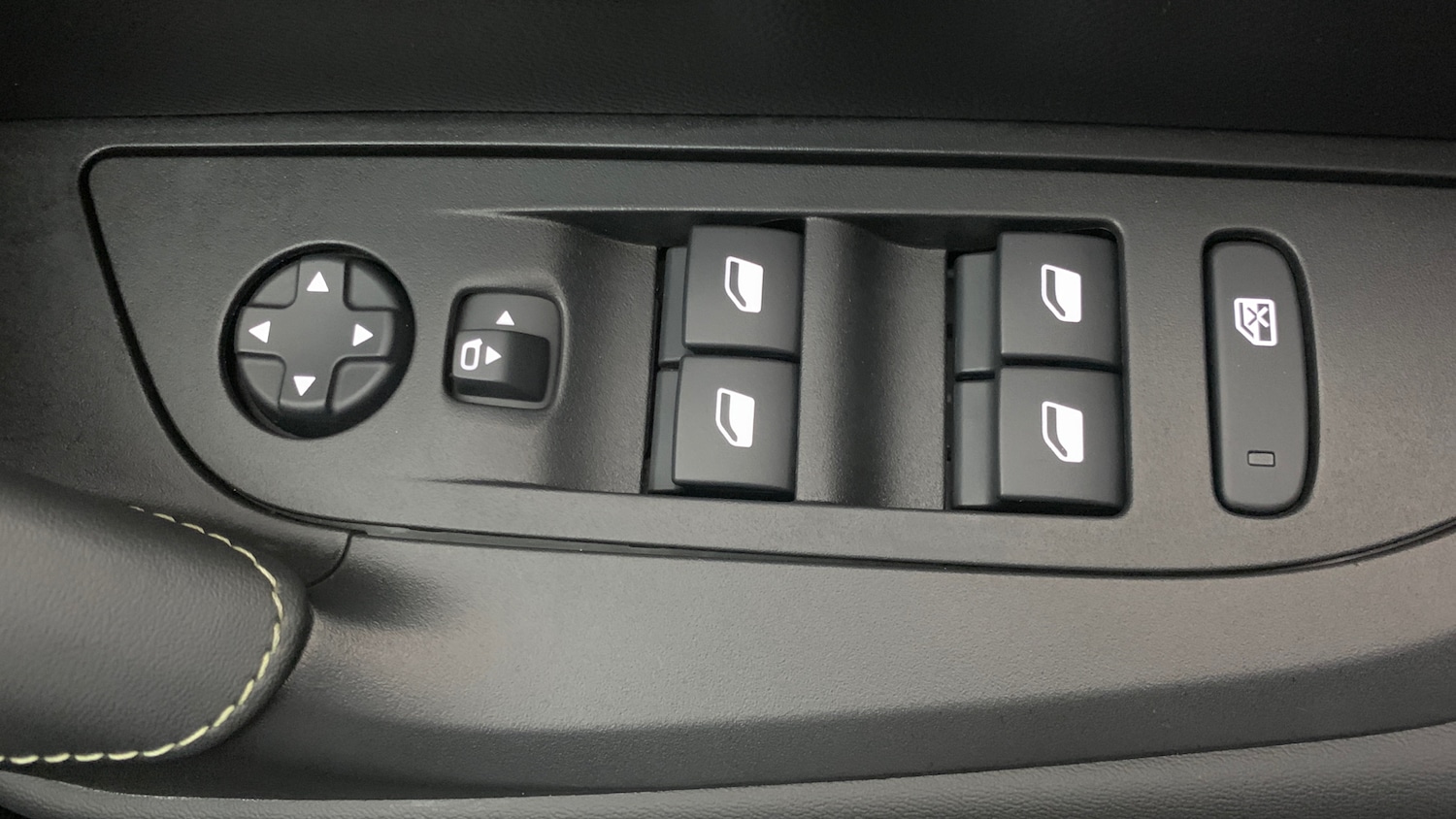 Used Peugeot 2008 2023 for sale - 76389553: Photo 39