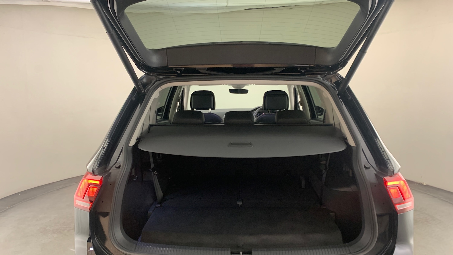 Used Volkswagen Tiguan Allspace 2023 for sale - 76073669: Photo 5