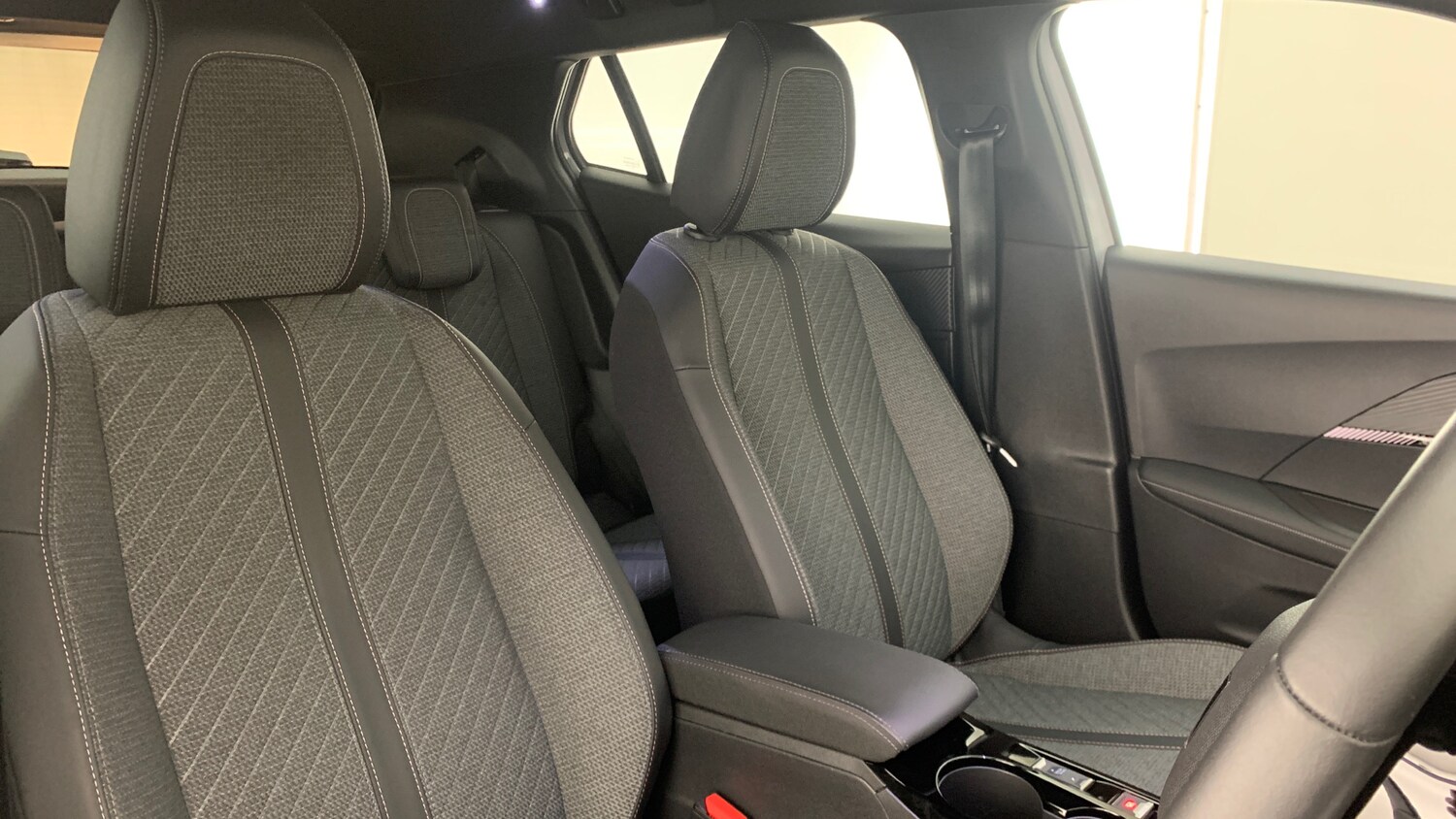 Used Peugeot 2008 2025 for sale - 76621410: Photo 44