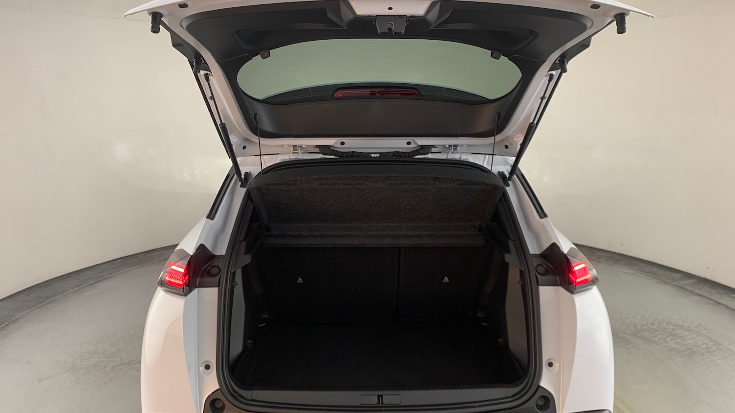 Used Peugeot 2008 2025 for sale - 76621410: Photo 5