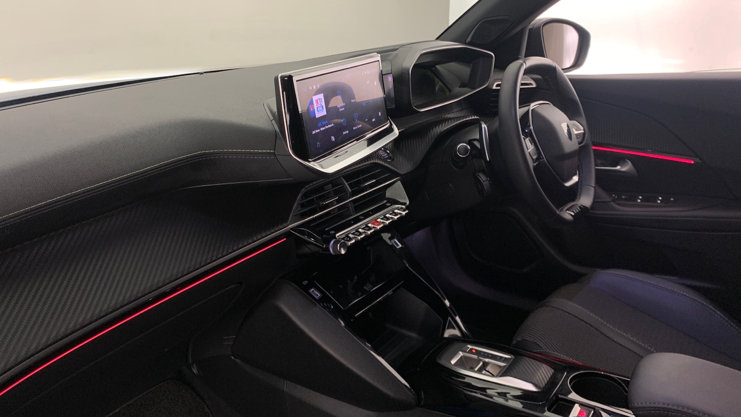 Used Peugeot 2008 2024 for sale - 76419754: Photo 2