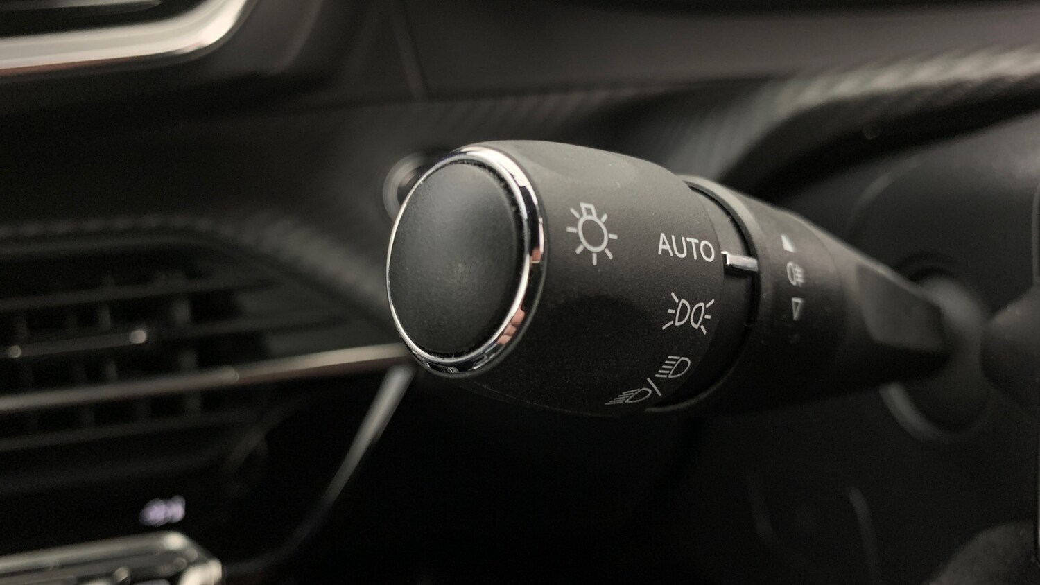 Used Peugeot 2008 2024 for sale - 76647062: Photo 36