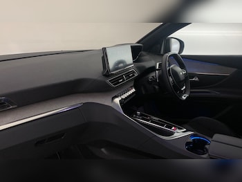 Used Peugeot 5008 2024 for sale - 76228711: Photo 2
