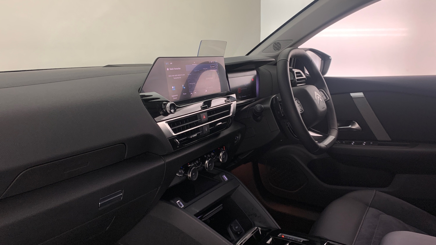 Used Citroen C4 2024 for sale - 76327696: Photo 2