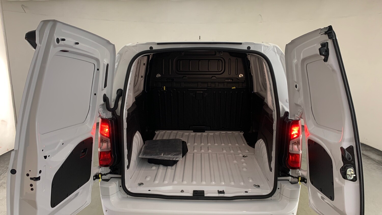 Used Vauxhall Combo 2024 for sale - 78102281: Photo 5