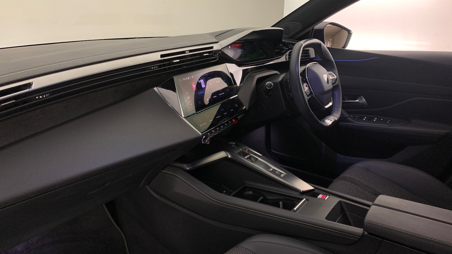 Used Peugeot 308 2024 for sale - 76400056: Photo 2