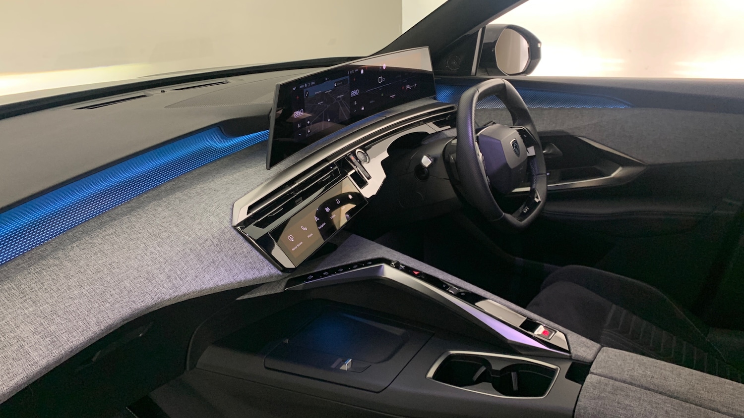 Used Peugeot 3008 2024 for sale - 76621461: Photo 2