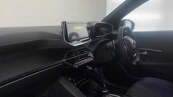 Used Peugeot 2008 2023 for sale - 76271392: Photo 2