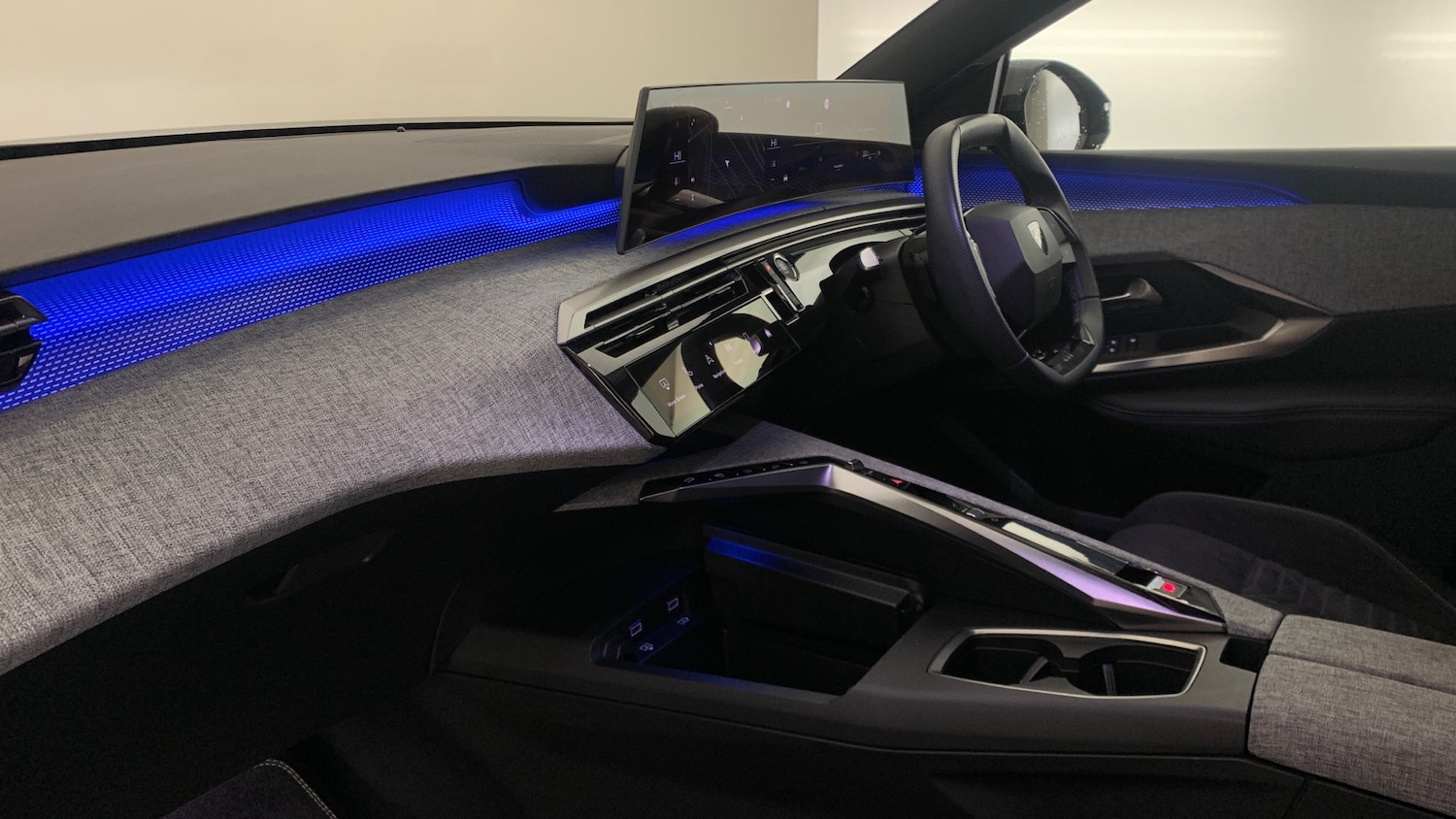 Used Peugeot 3008 2024 for sale - 76359106: Photo 2