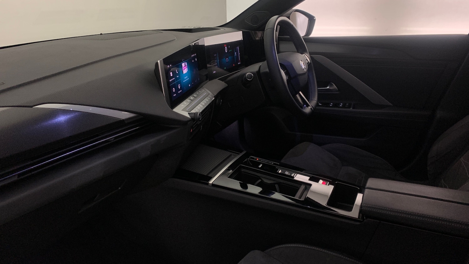 Used Vauxhall Astra 2023 for sale - 76486461: Photo 2