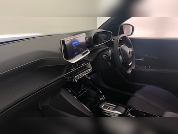 Used Peugeot 2008 2024 for sale - 76486420: Photo