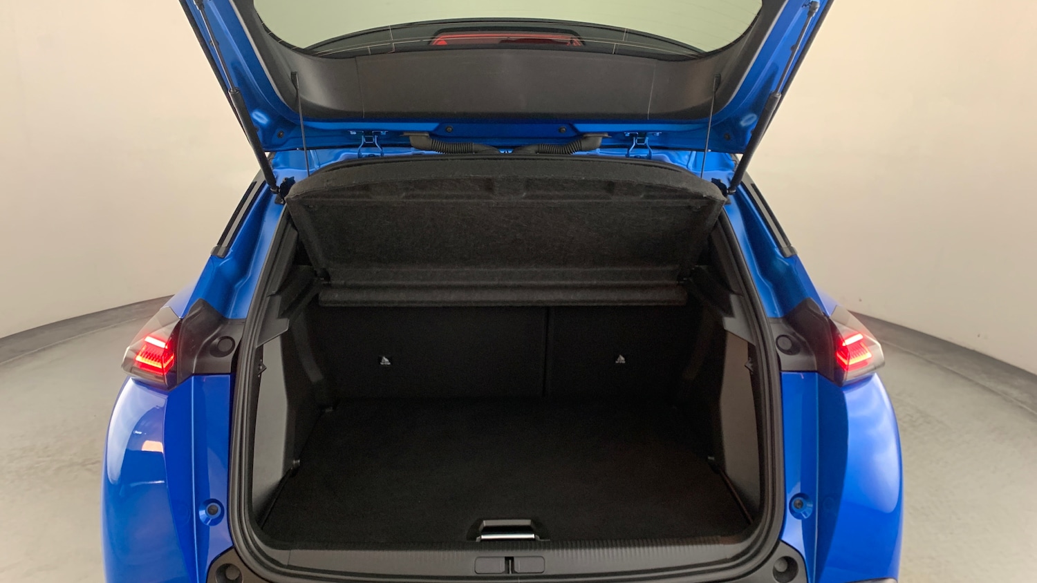 Used Peugeot 2008 2024 for sale - 76486420: Photo 5