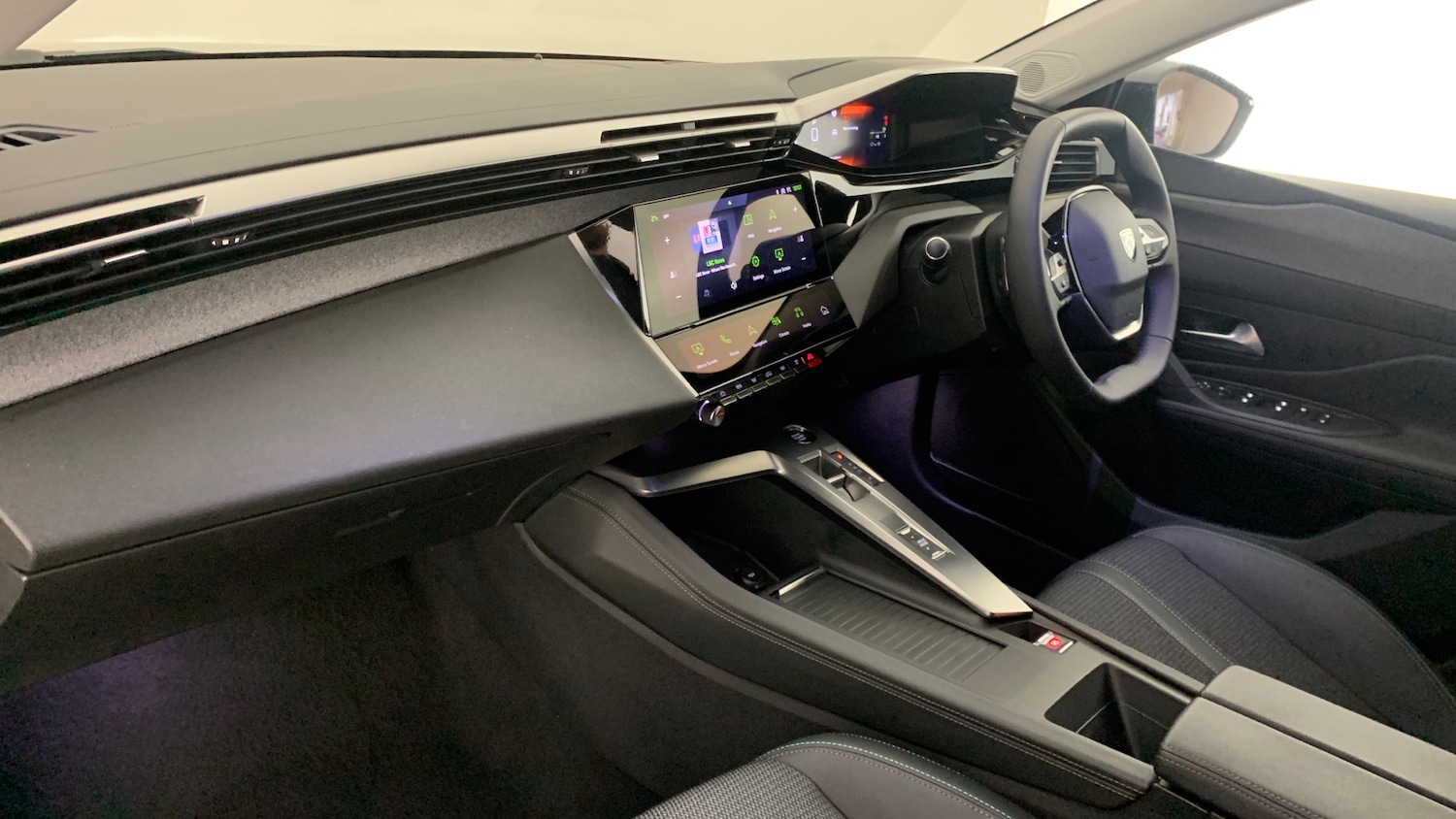 Used Peugeot 308 SW 2024 for sale - 76887949: Photo 2