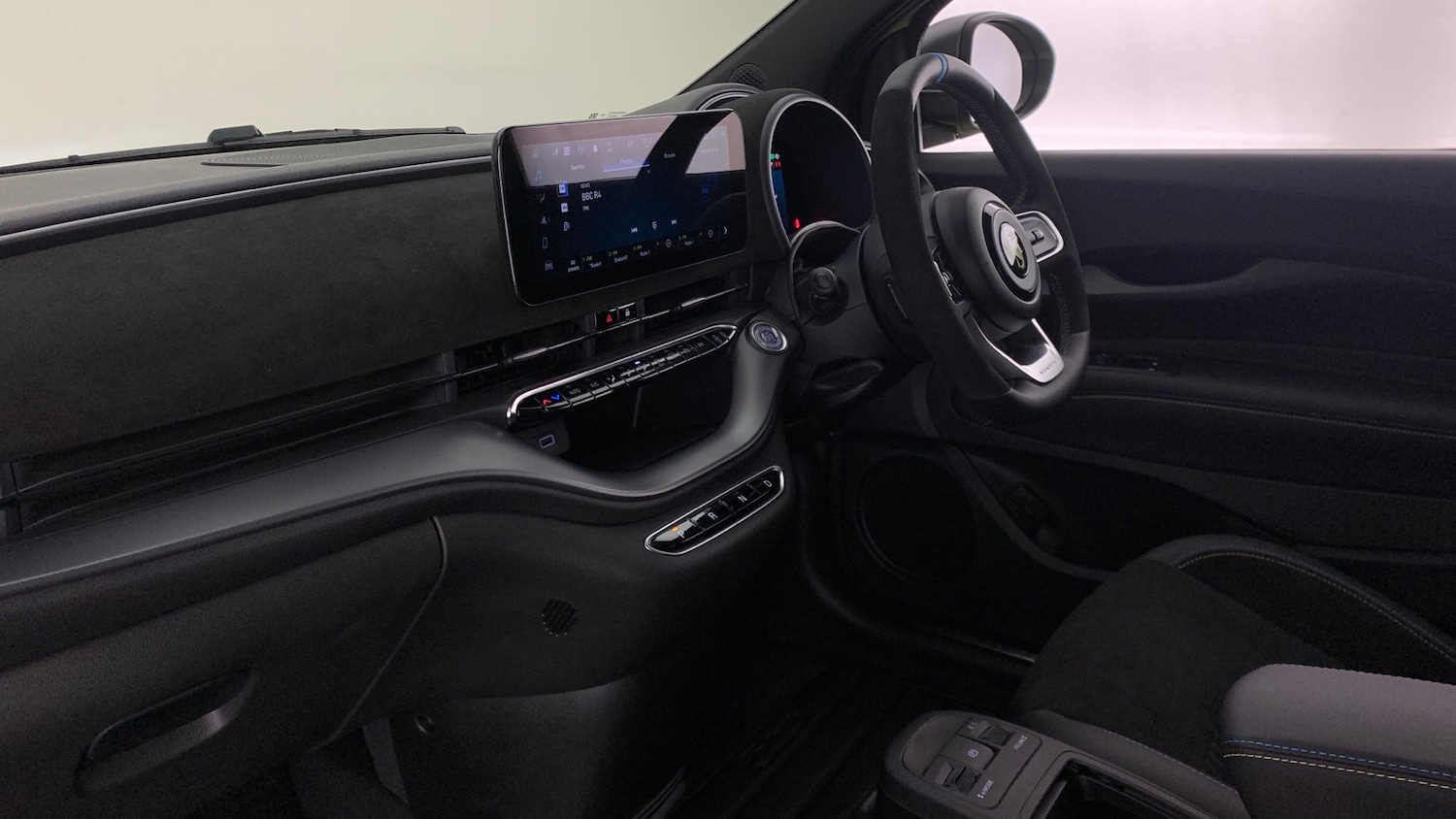 Used Abarth 500 2024 for sale - 76608947: Photo 2