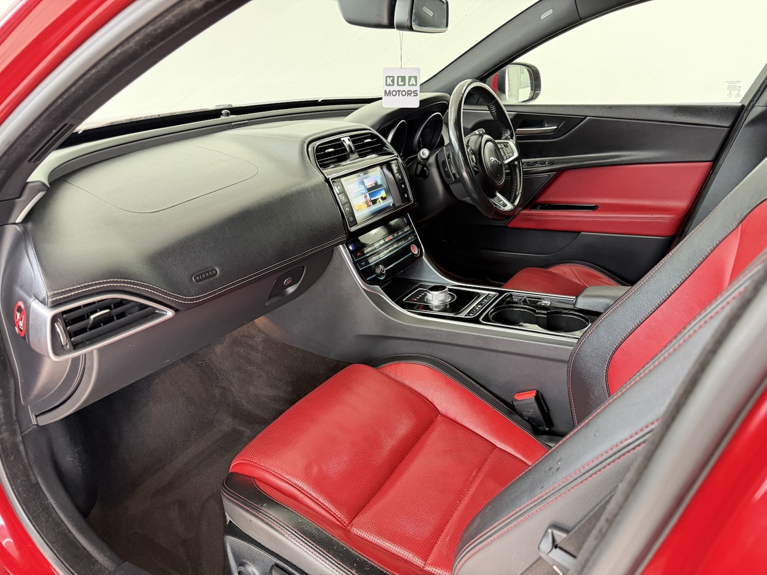 Used Jaguar XE 2015 for sale - 77668519: Photo 11