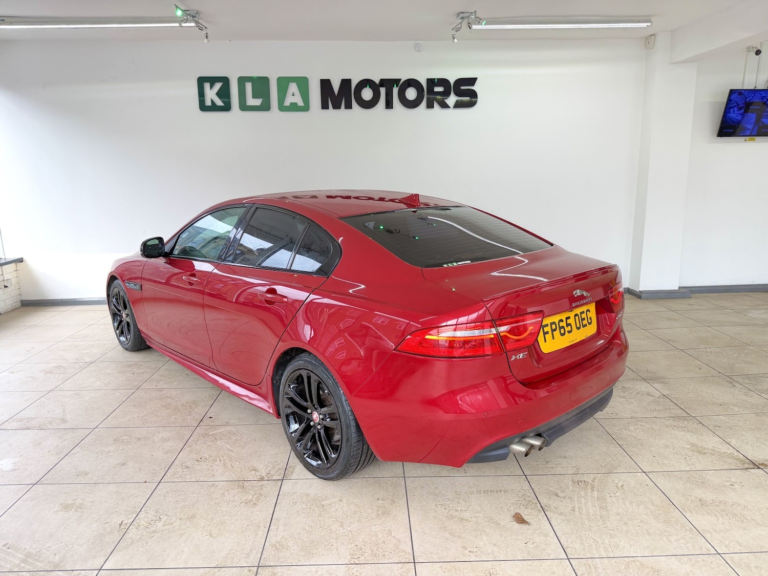 Used Jaguar XE 2015 for sale - 77668519: Photo 3
