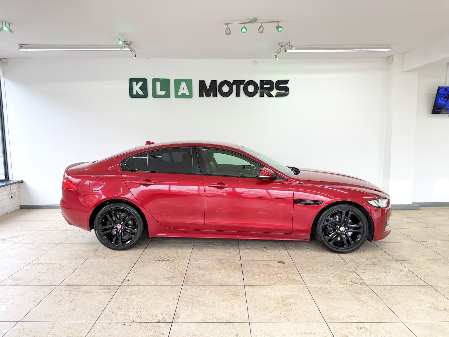 Used Jaguar XE 2015 for sale - 77668519: Photo 6
