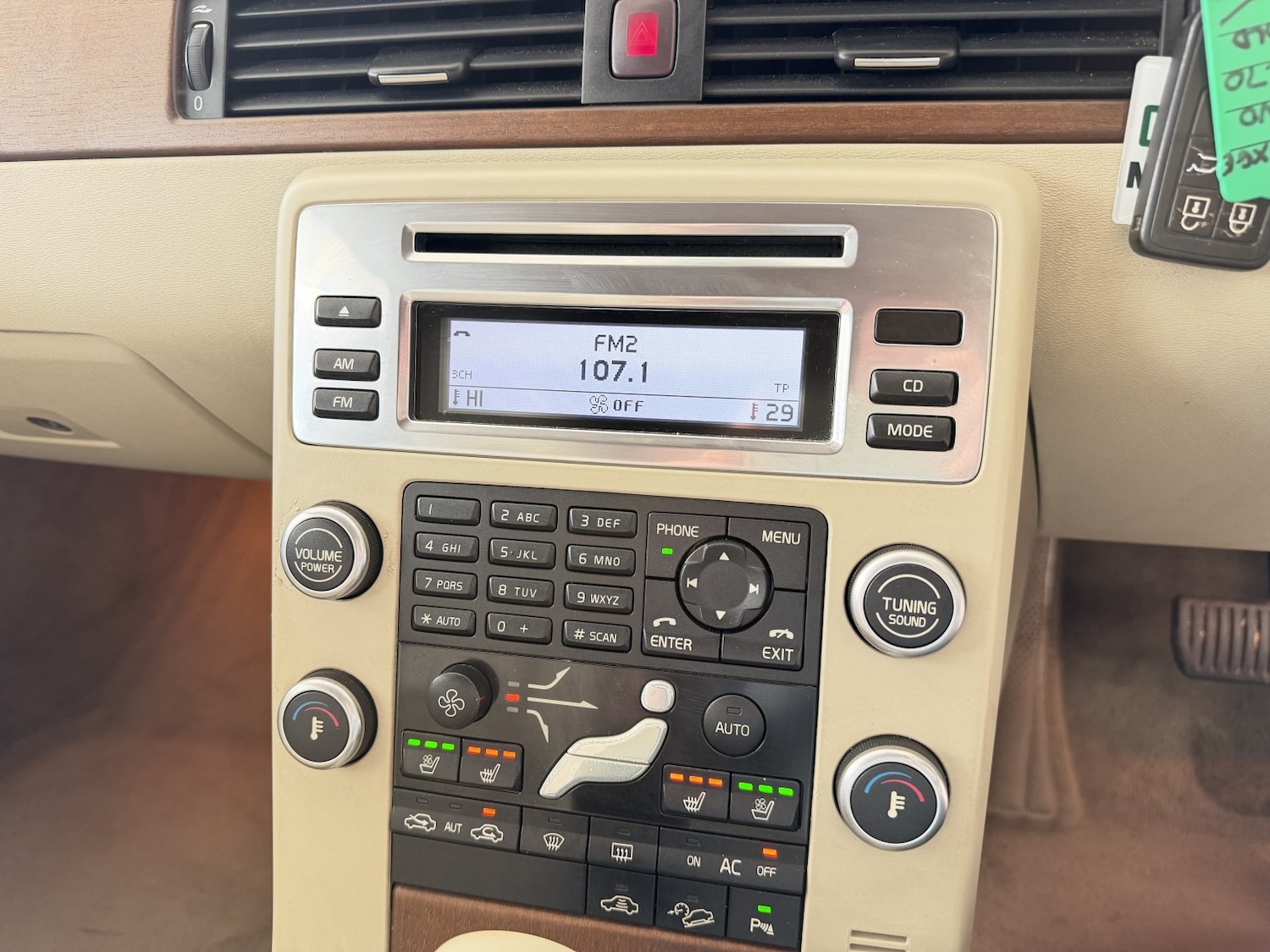 Used Volvo XC70 2008 for sale - 77938025: Photo 13