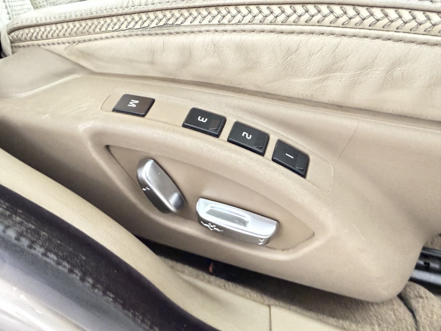 Used Volvo XC70 2008 for sale - 77938025: Photo 16