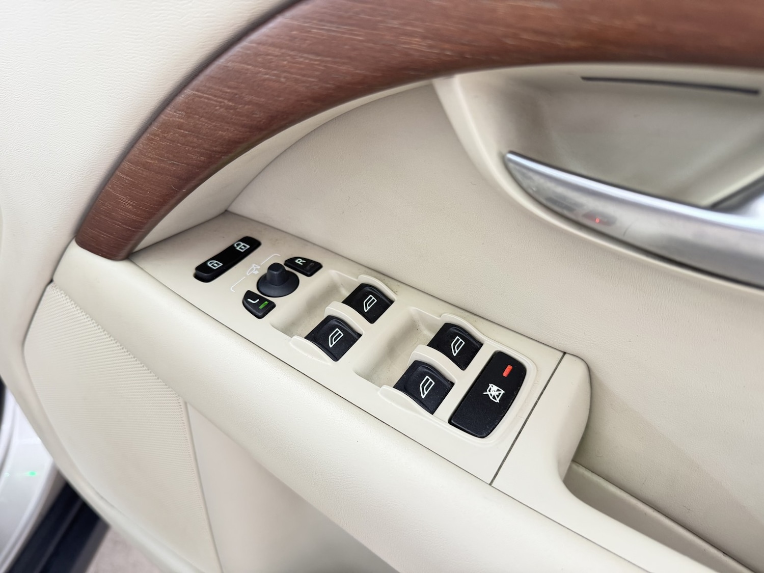 Used Volvo XC70 2008 for sale - 77938025: Photo 17