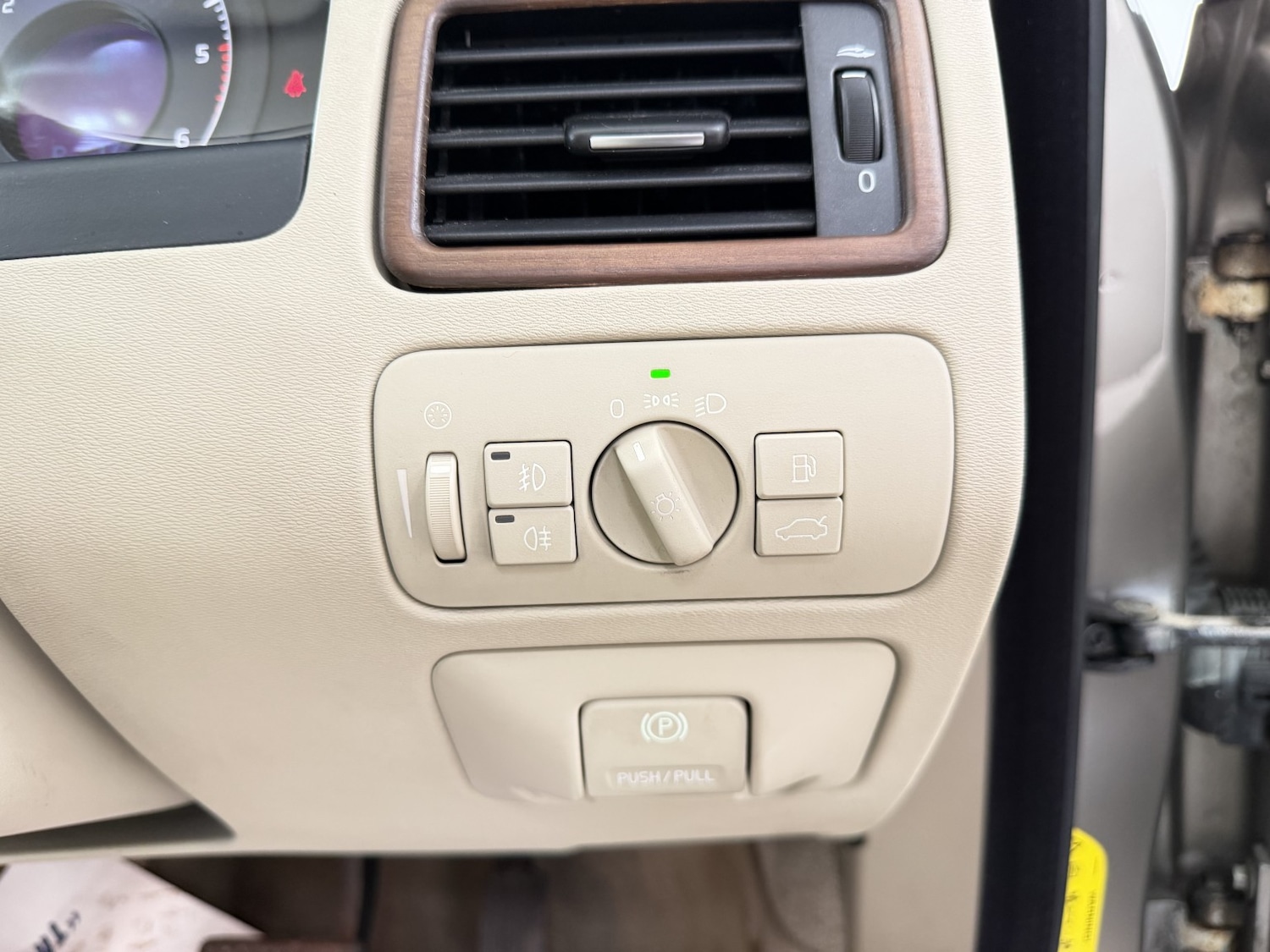 Used Volvo XC70 2008 for sale - 77938025: Photo 18