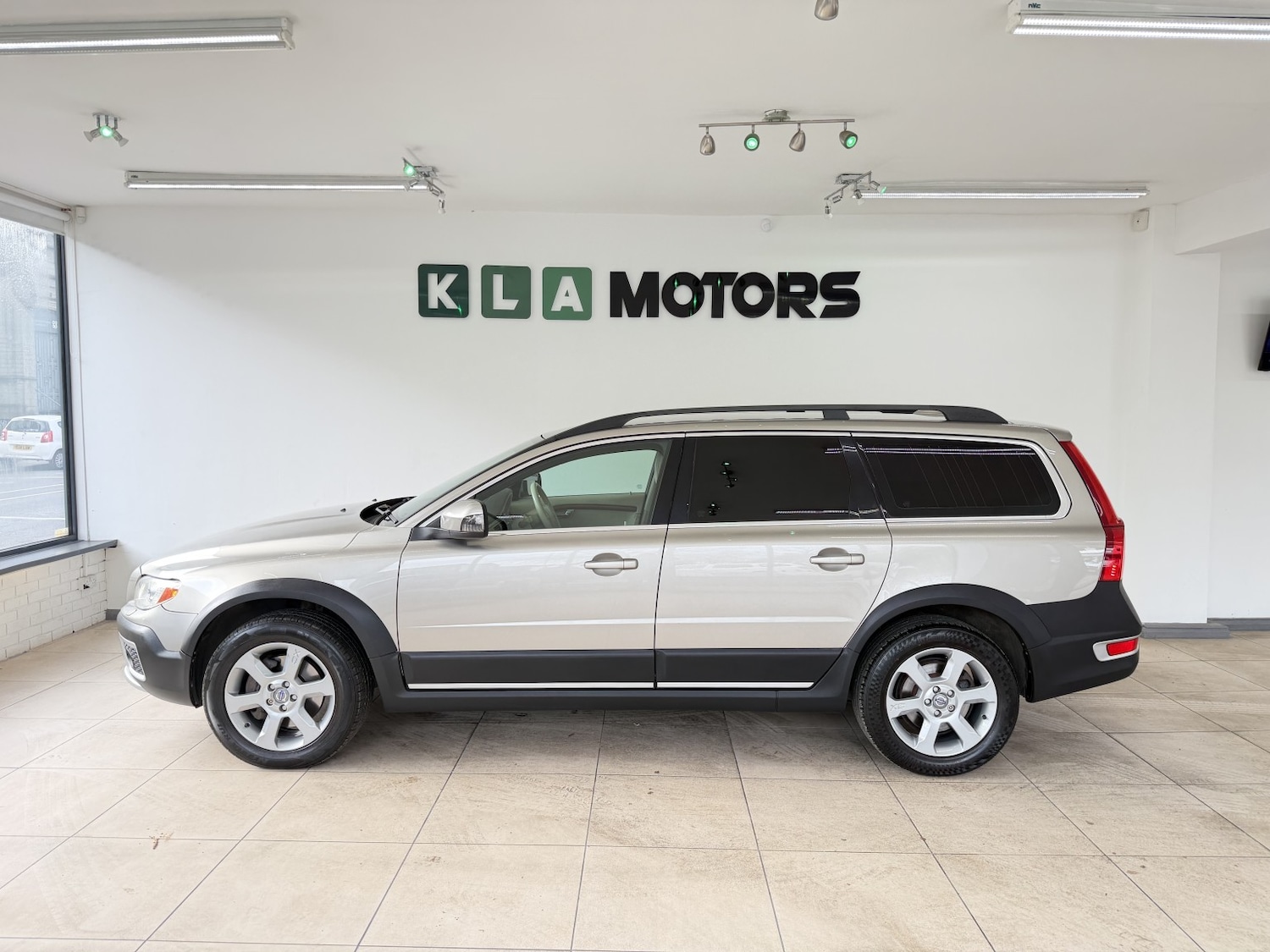 Used Volvo XC70 2008 for sale - 77938025: Photo 2