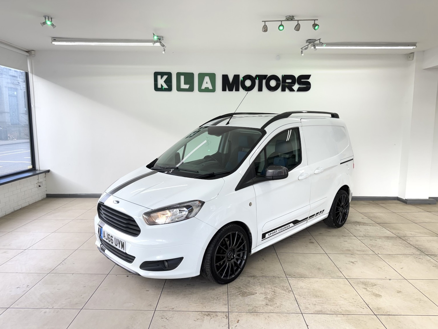 Used Ford Transit Courier 2017 for sale - 76358036: Photo 1