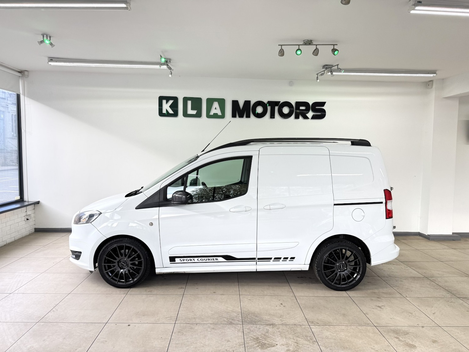 Used Ford Transit Courier 2017 for sale - 76358036: Photo 2