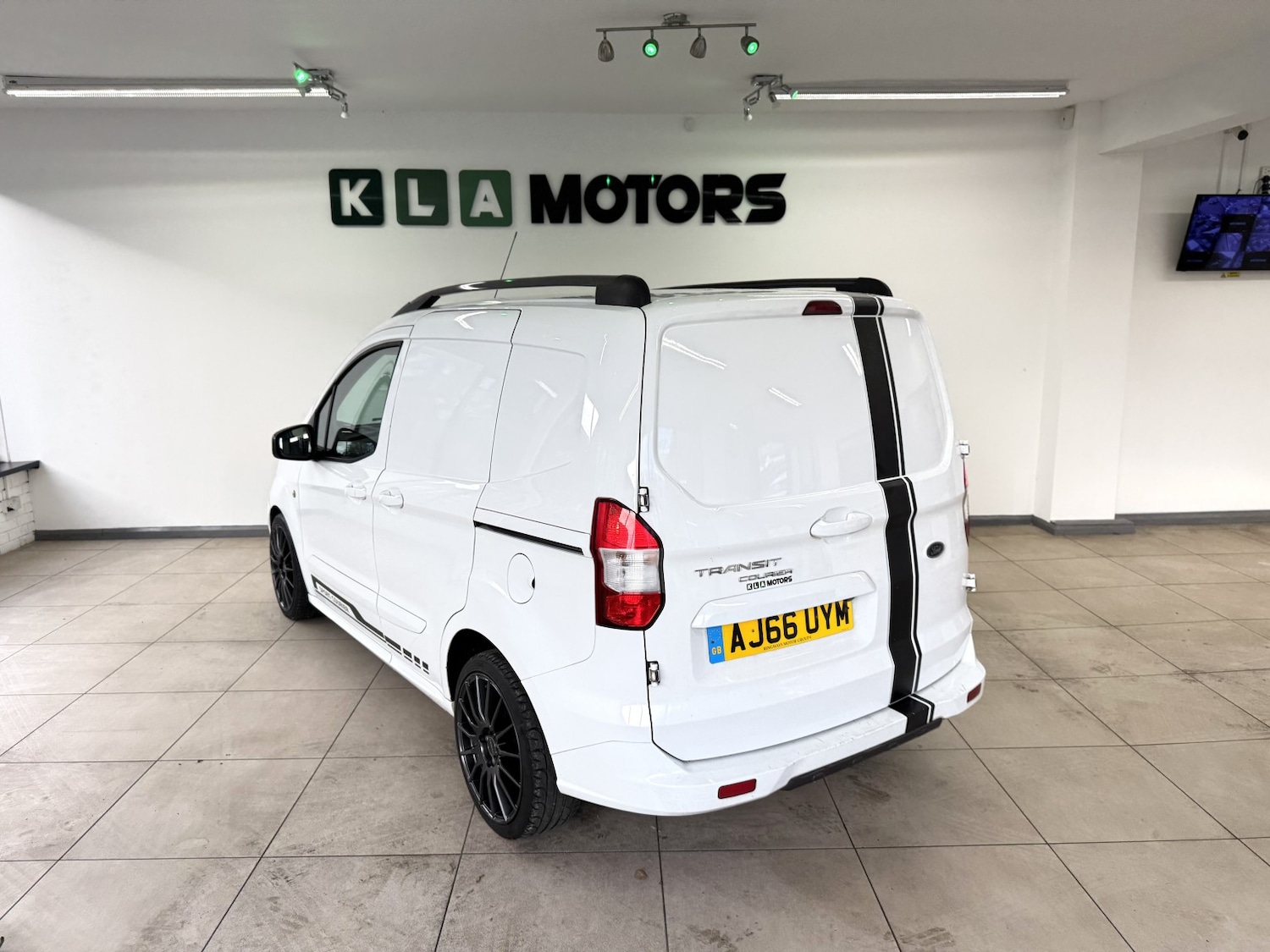 Used Ford Transit Courier 2017 for sale - 76358036: Photo 3