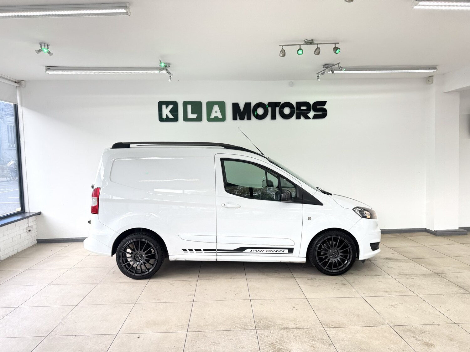Used Ford Transit Courier 2017 for sale - 76358036: Photo 6