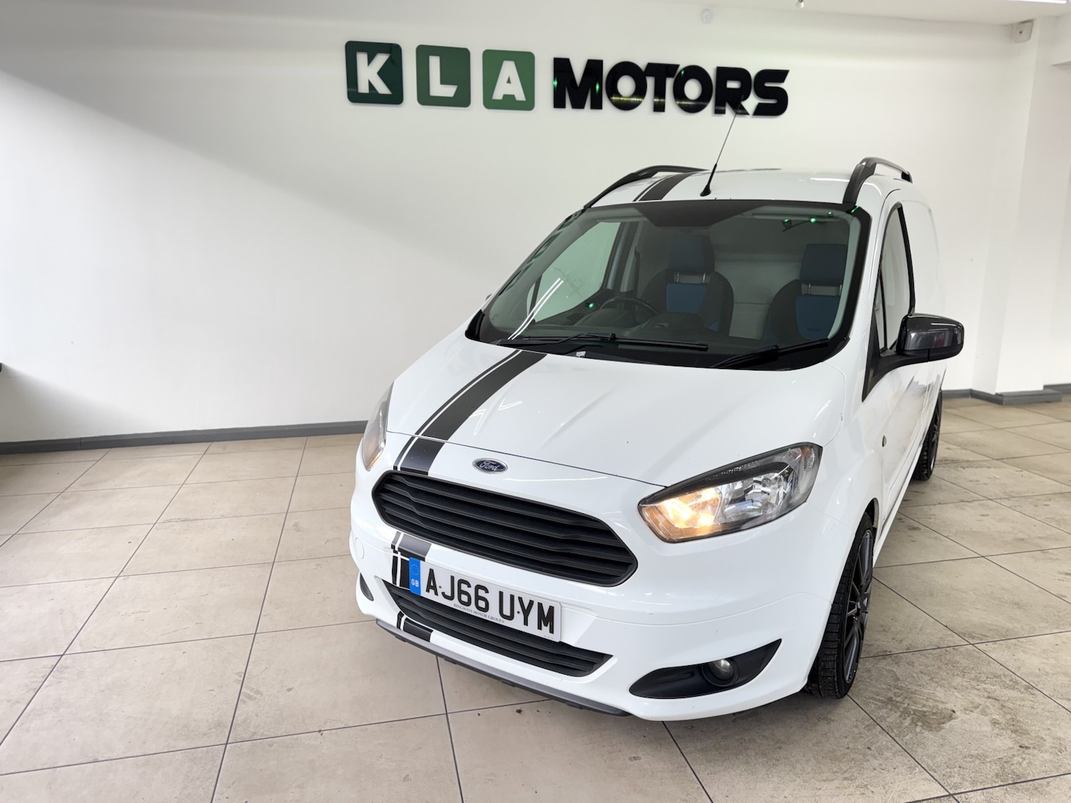 Used Ford Transit Courier 2017 for sale - 76358036: Photo 8