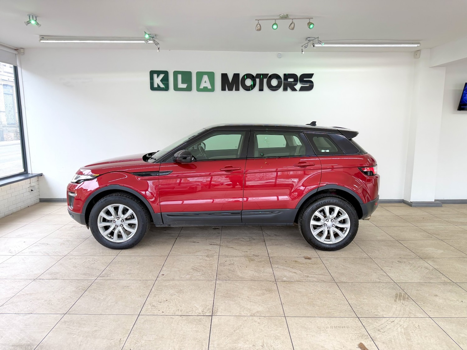 Used Land Rover Range Rover Evoque 2016 for sale - 77687651: Photo 2